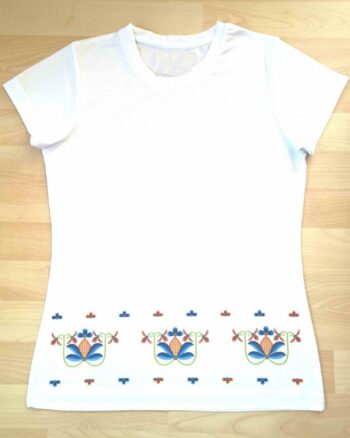 Suurus S, M, L, XL Materjal 100% polüester Masinpesu 40 kraadiga. Pakendatud kinkepakendisse. Prinditud Eestis, käsitööna.